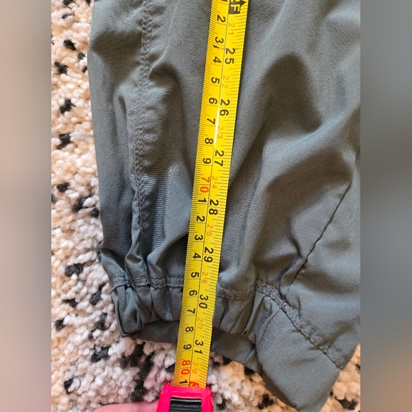 Apana brand. Size small/medium. Green. 3/4 cropped joggers. Elastic drawstring - Picture 8 of 12